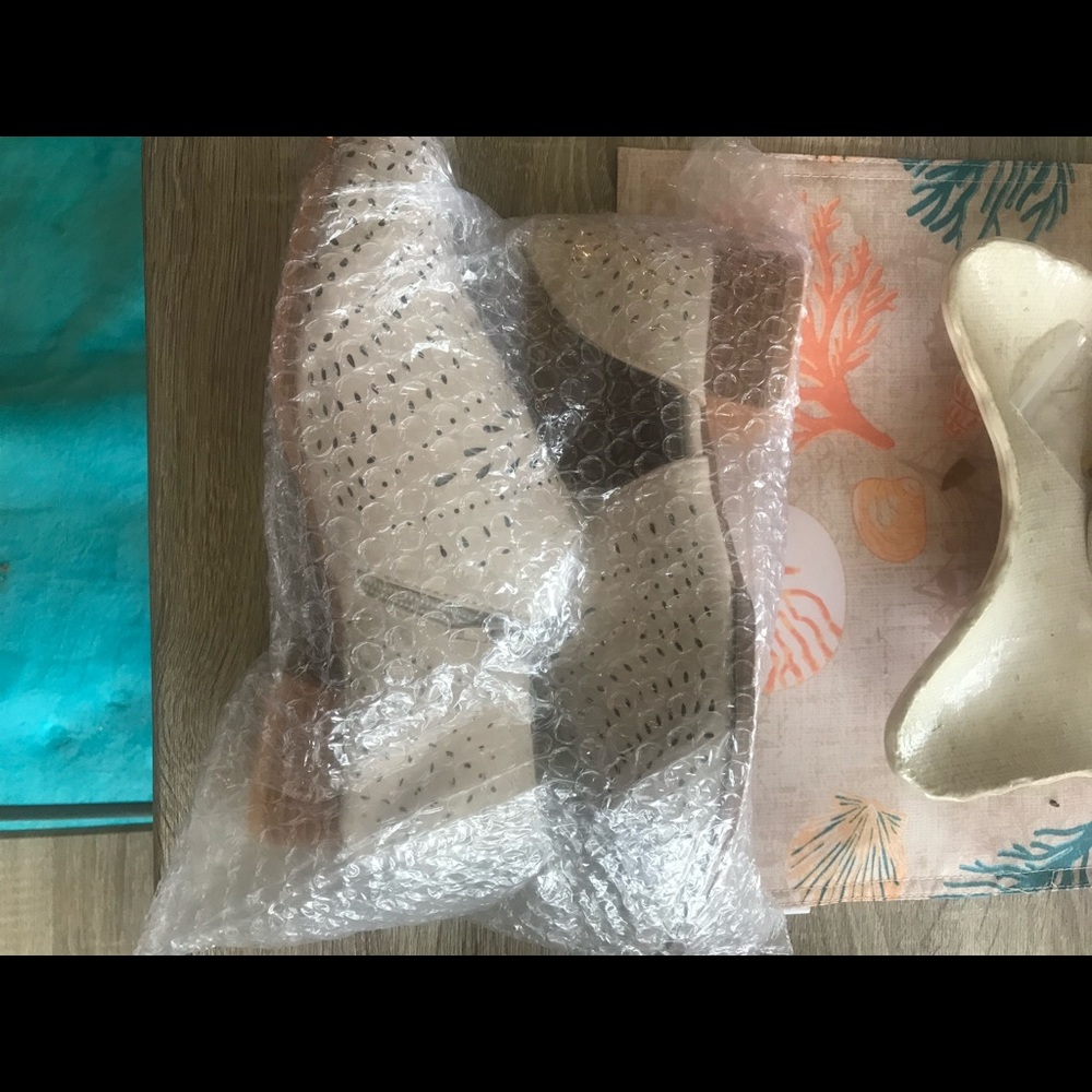 White designed flats